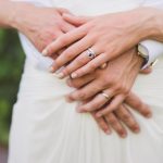 Tendência das noivas: anel de noivado com pedra colorida